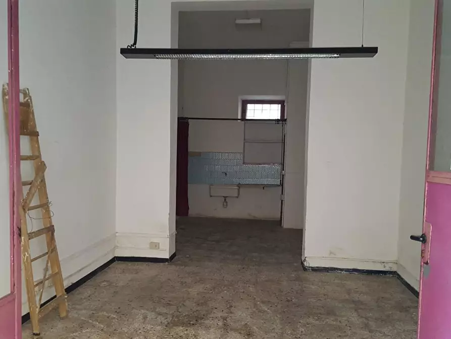 Immagine 4 di Locale commerciale in affitto  a Livorno