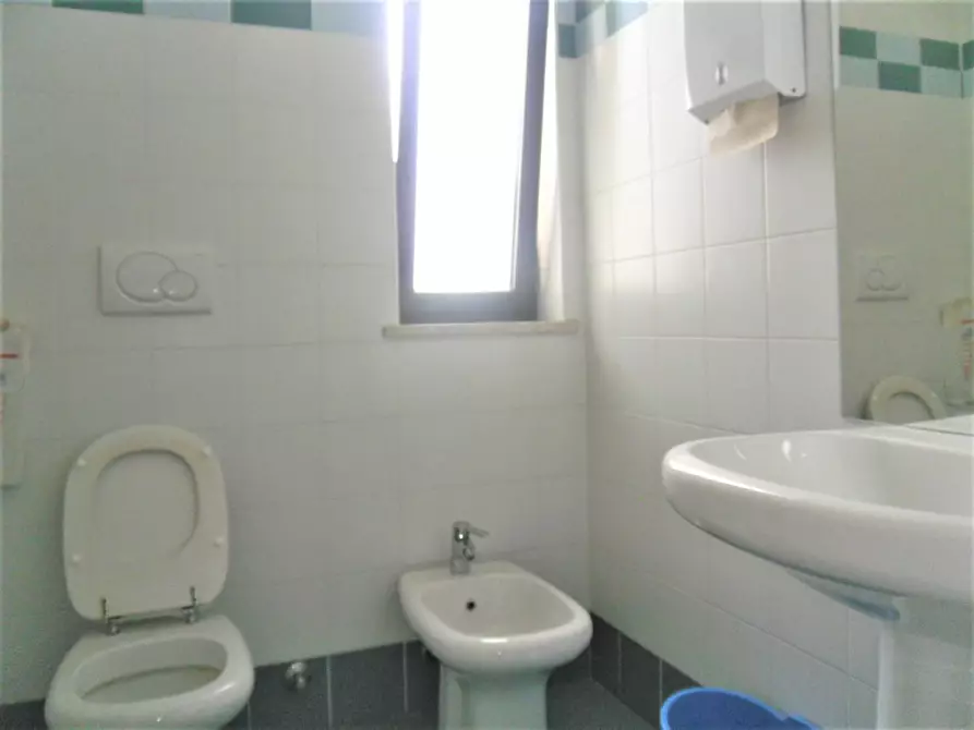 Immagine 3 di Ufficio in vendita  a Lucca