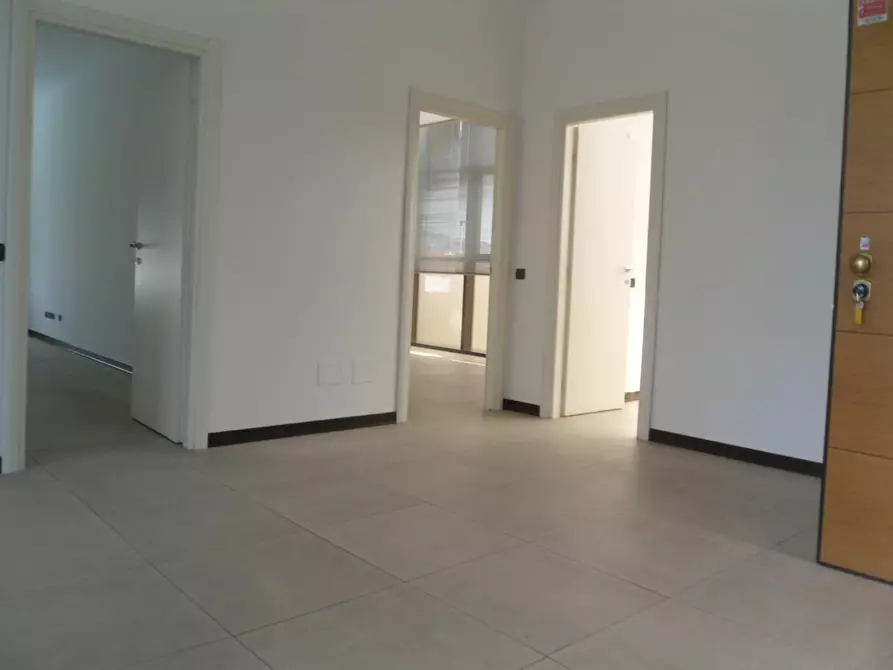 Immagine 4 di Ufficio in vendita  a Lucca