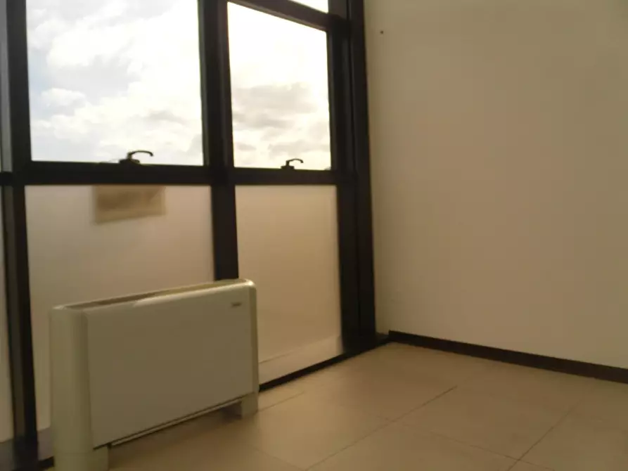 Immagine 6 di Ufficio in vendita  a Lucca