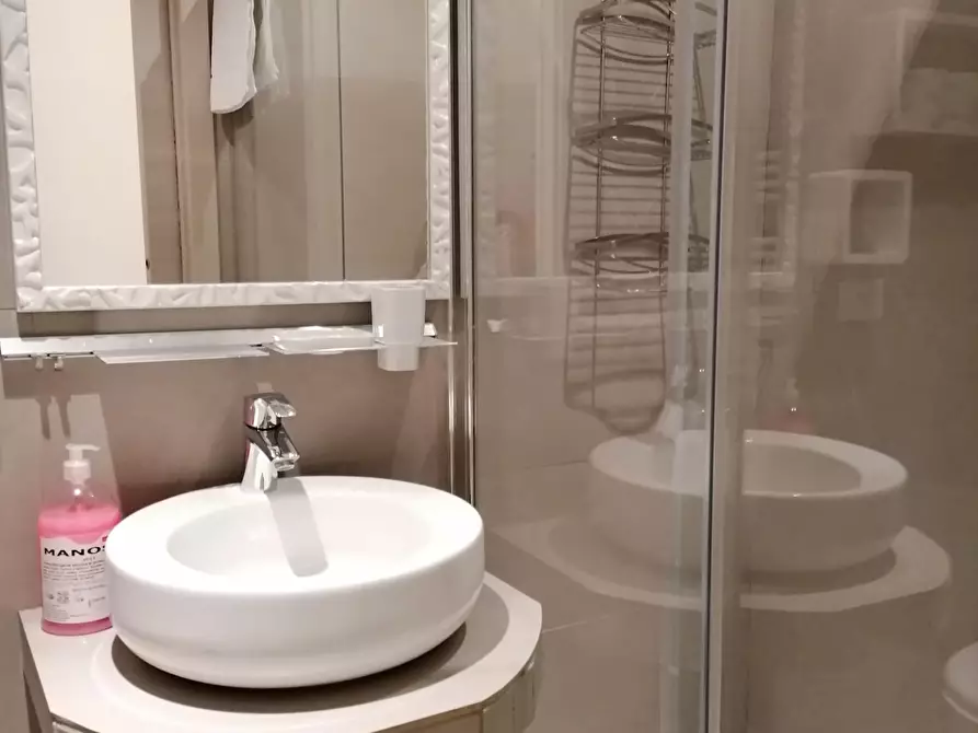 Immagine 8 di Appartamento in vendita  a Siena