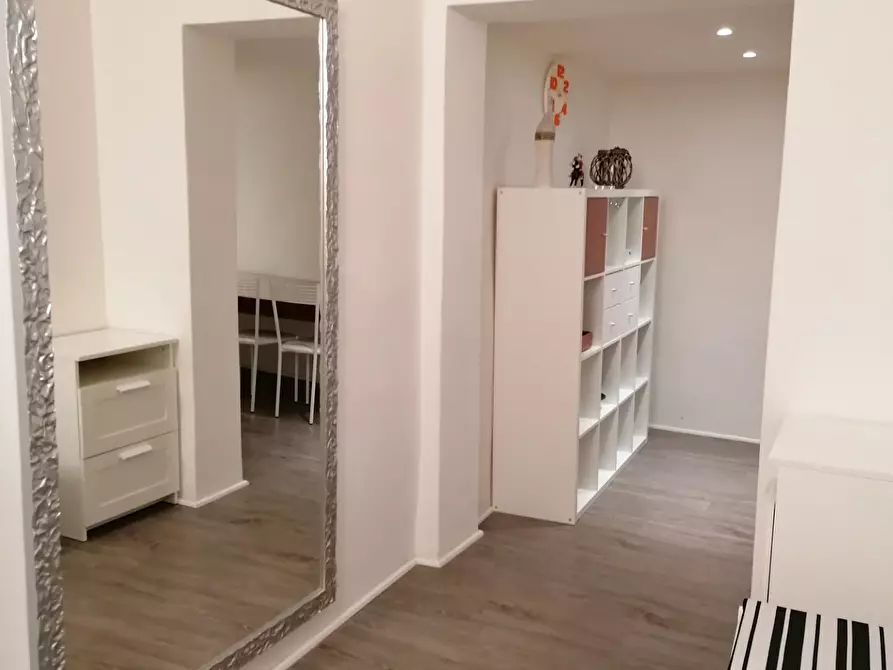 Immagine 2 di Appartamento in vendita  a Siena