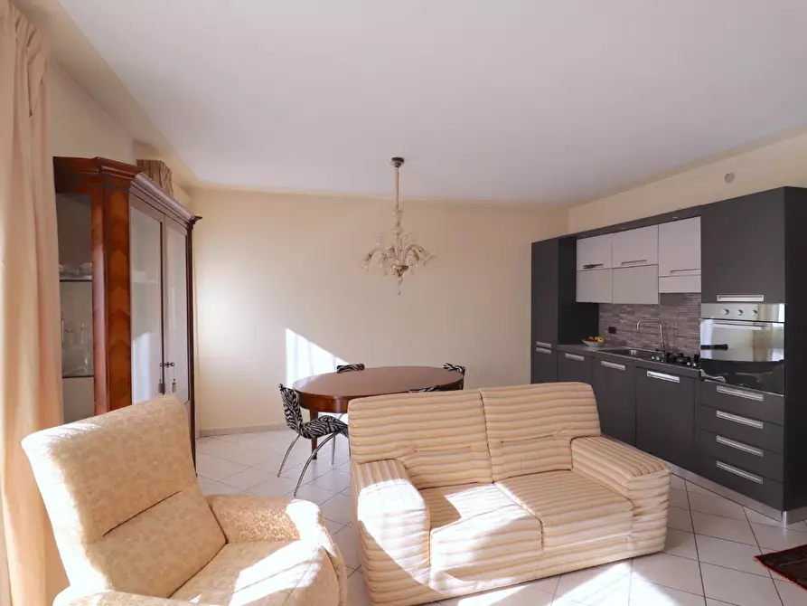 Immagine 4 di Appartamento in vendita  a Siena