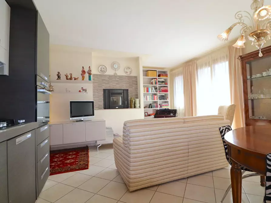 Immagine 5 di Appartamento in vendita  a Siena