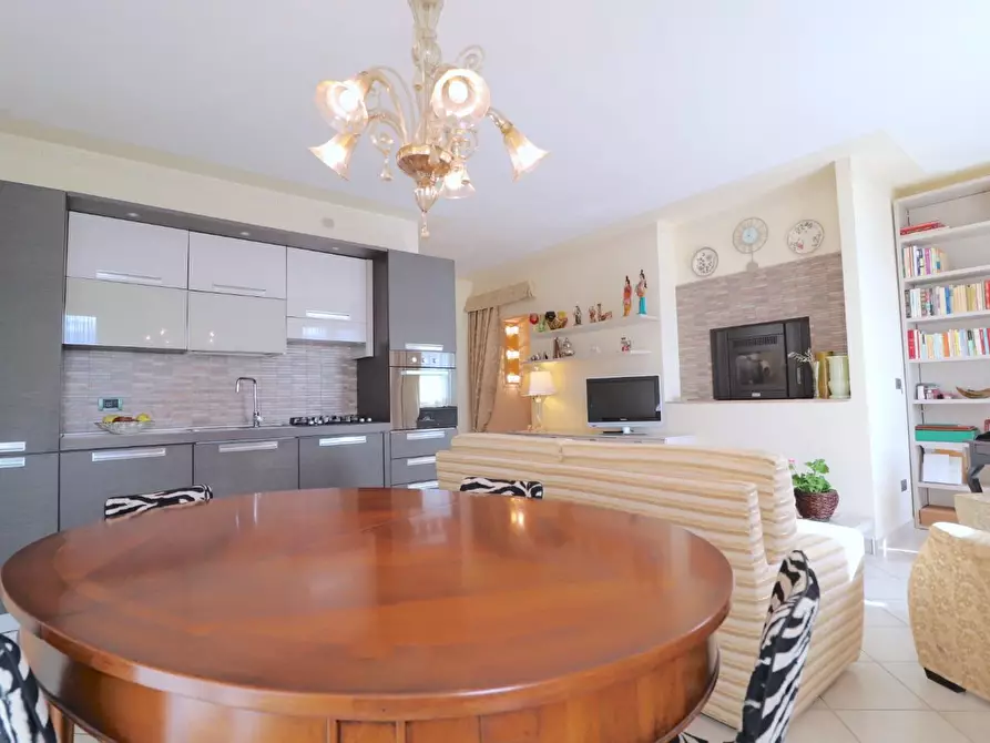 Immagine 1 di Appartamento in vendita  a Siena