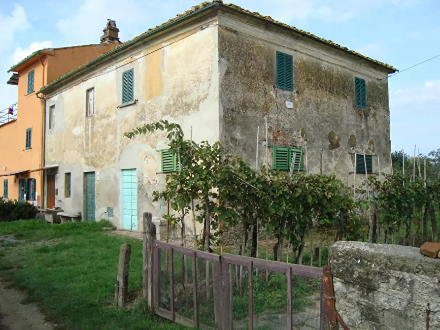 Immagine 2 di Casa colonica in vendita  a Larciano