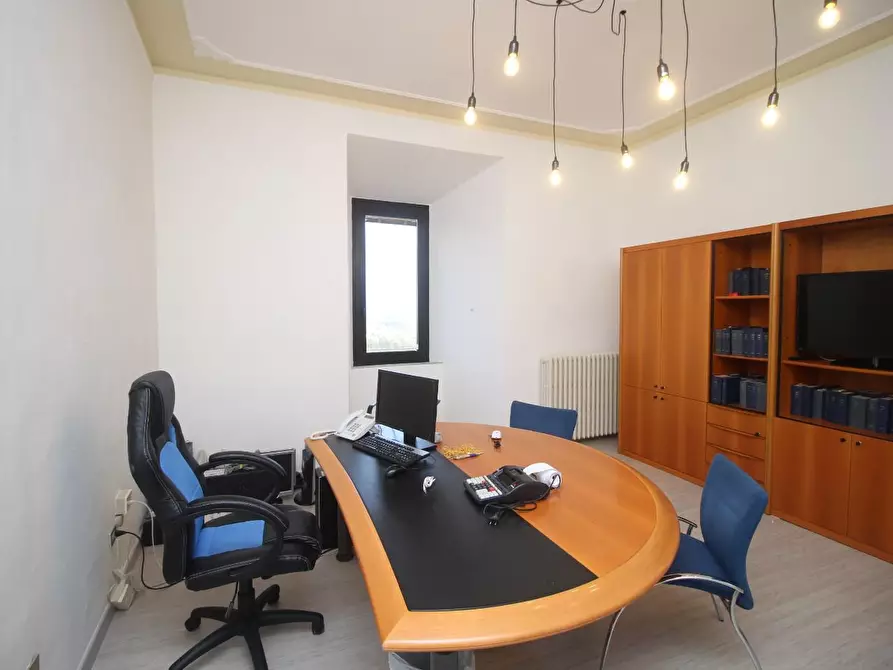 Immagine 1 di Ufficio in affitto  a Siena