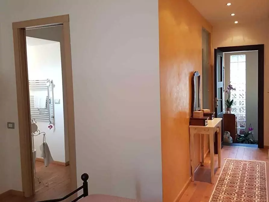 Immagine 15 di Casa semindipendente in vendita  a Carrara