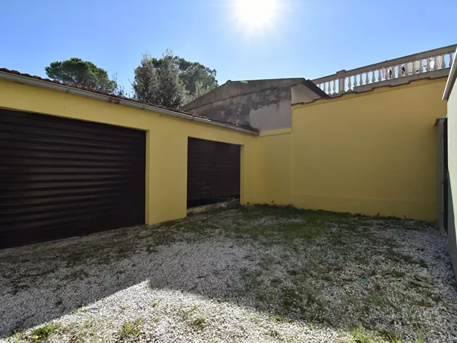 Immagine 11 di Appartamento in vendita  a Pisa