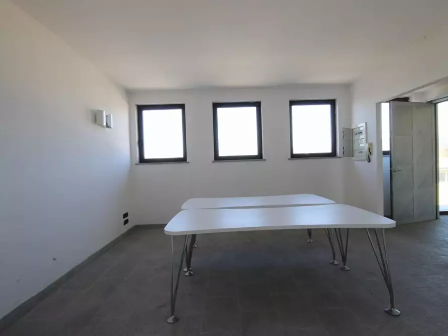Immagine 10 di Ufficio in affitto  a Lucca