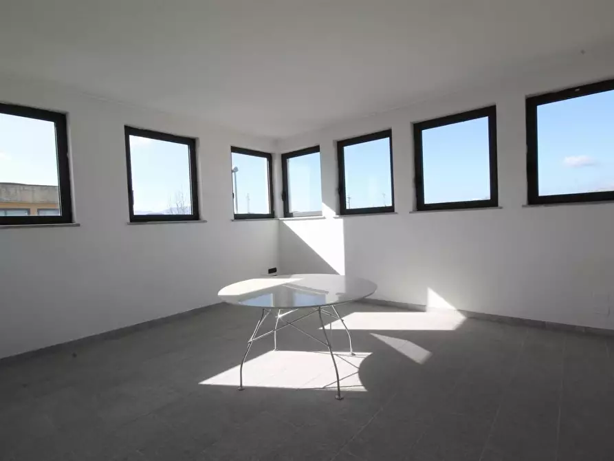 Immagine 14 di Ufficio in affitto  a Lucca