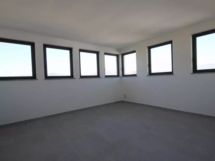 Immagine 7 di Ufficio in affitto  a Lucca