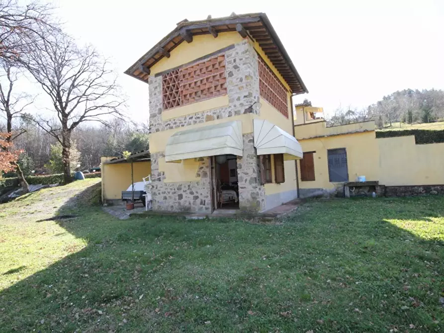 Immagine 15 di Rustico / casale in vendita  a Lucca