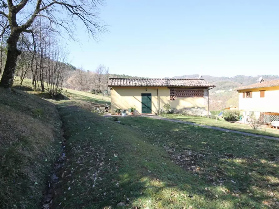 Immagine 10 di Rustico / casale in vendita  a Lucca