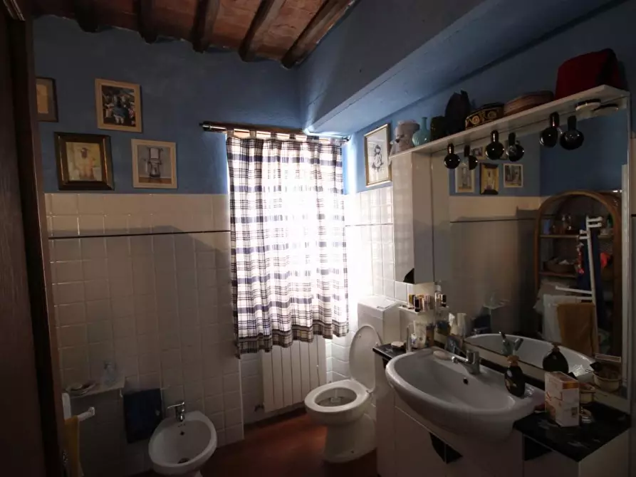 Immagine 25 di Rustico / casale in vendita  a Lucca