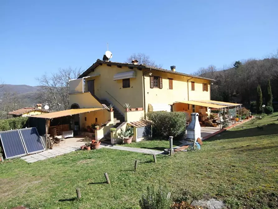 Immagine 8 di Rustico / casale in vendita  a Lucca