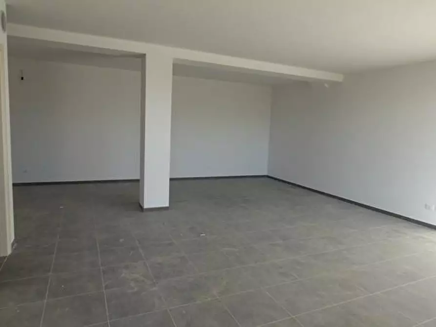 Immagine 5 di Ufficio in affitto  a Capannori