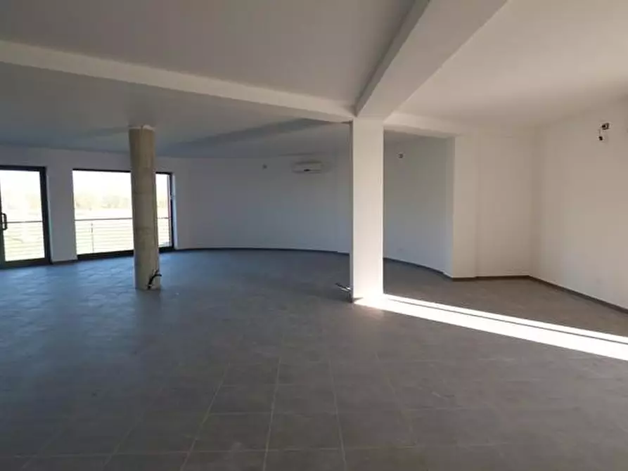 Immagine 8 di Ufficio in affitto  a Capannori