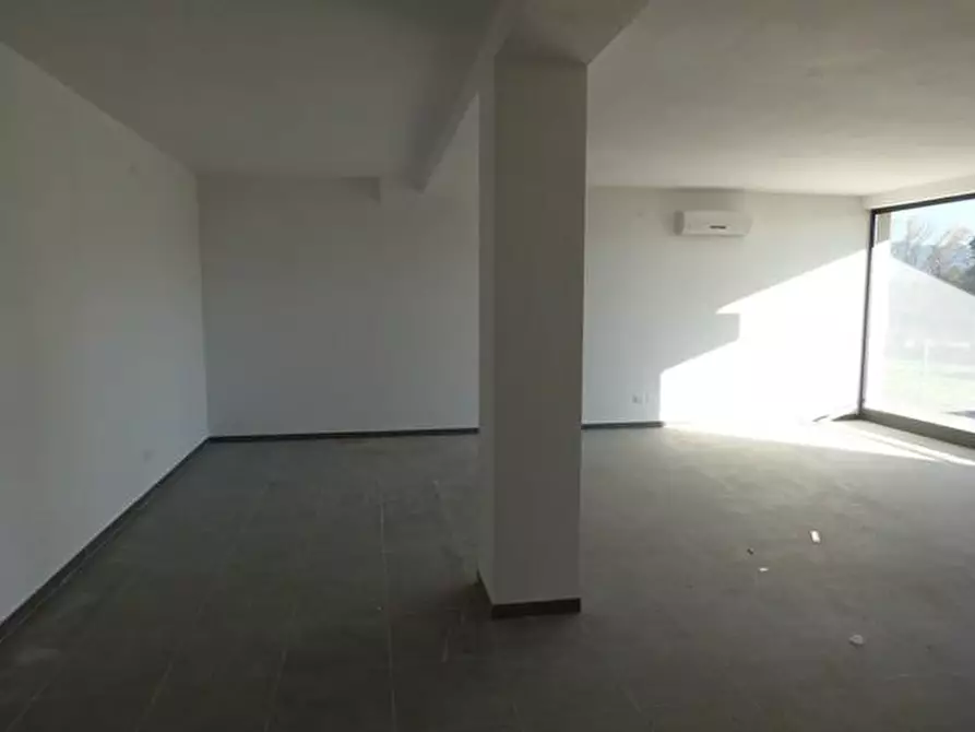 Immagine 2 di Ufficio in affitto  a Capannori