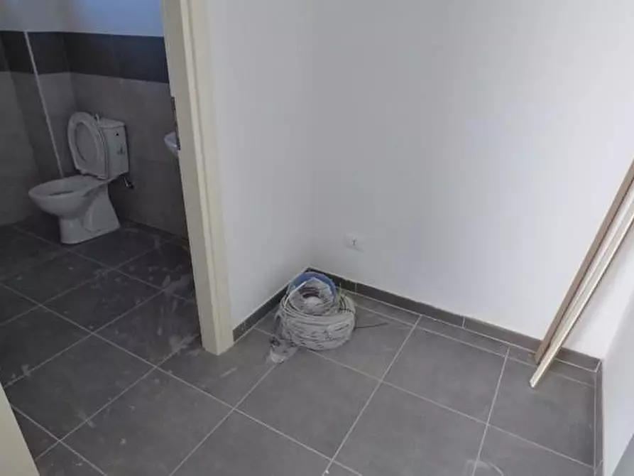 Immagine 3 di Ufficio in affitto  a Capannori