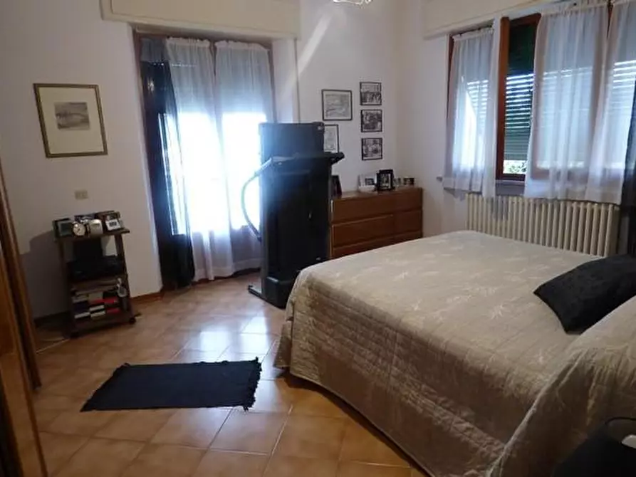 Immagine 13 di Villa in vendita  a Lucca