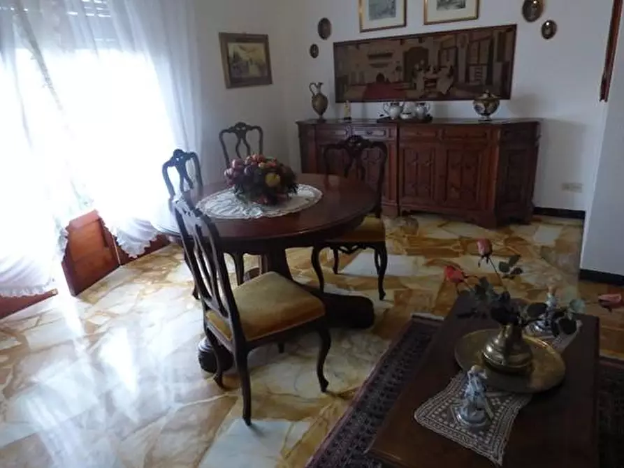 Immagine 18 di Villa in vendita  a Lucca