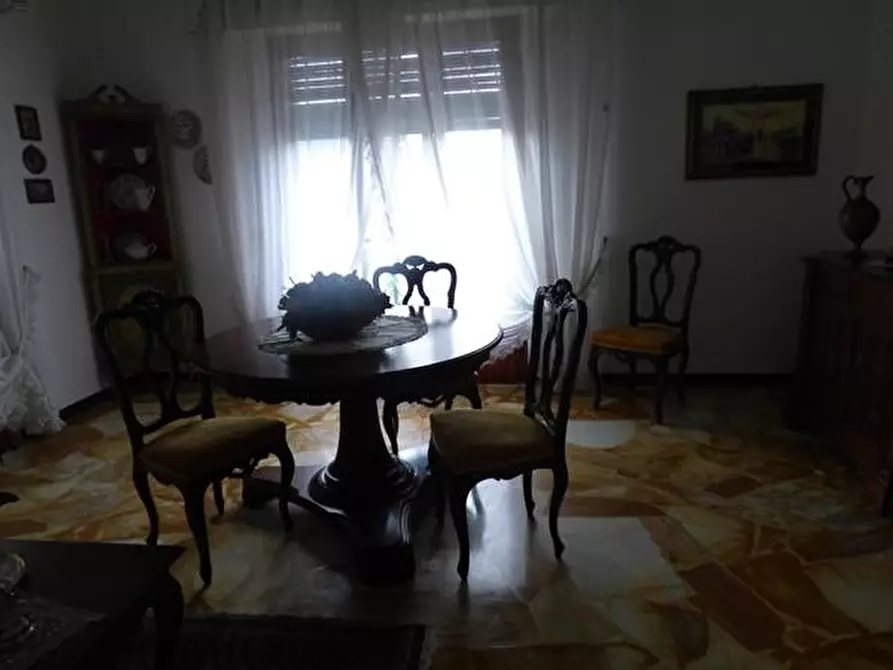 Immagine 5 di Villa in vendita  a Lucca