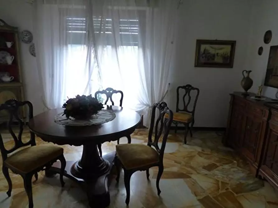 Immagine 6 di Villa in vendita  a Lucca