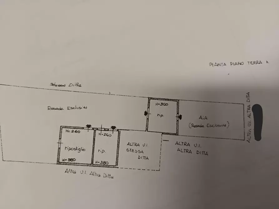 Immagine 19 di Palazzo in vendita  a Lucca