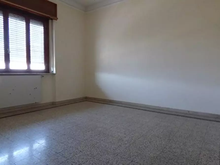 Immagine 5 di Palazzo in vendita  a Lucca