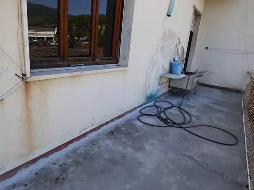 Immagine 10 di Palazzo in vendita  a Lucca