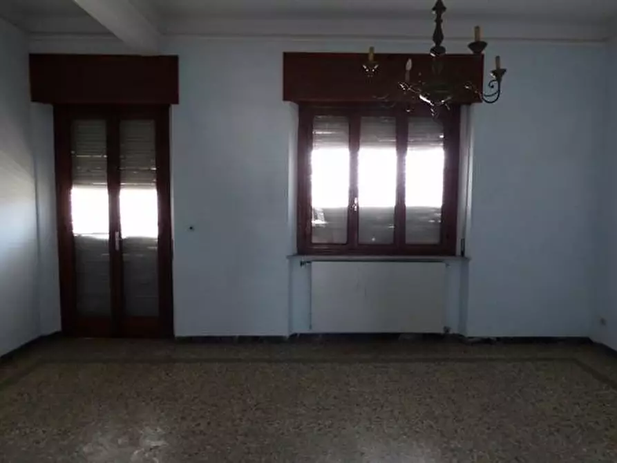 Immagine 7 di Palazzo in vendita  a Lucca