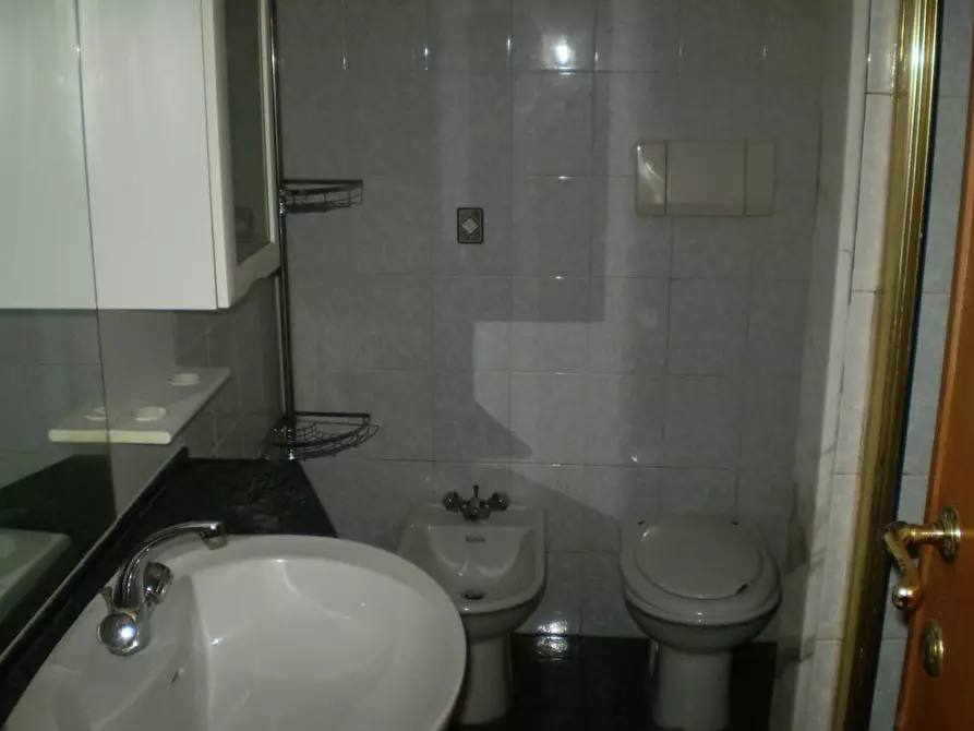 Immagine 2 di Appartamento in vendita  a Carrara