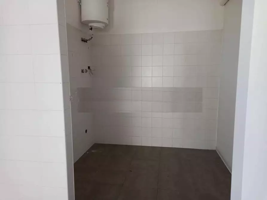 Immagine 4 di Locale commerciale in affitto  a Crespina Lorenzana