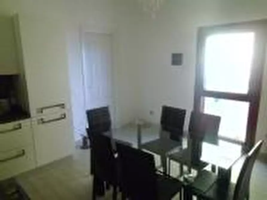 Immagine 3 di Appartamento in vendita  a Carrara