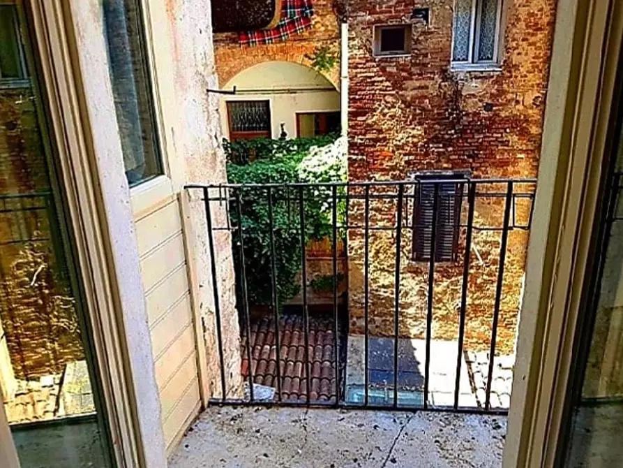 Immagine 6 di Appartamento in vendita  a Siena