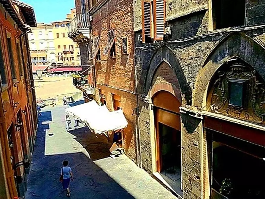Immagine 8 di Appartamento in vendita  a Siena