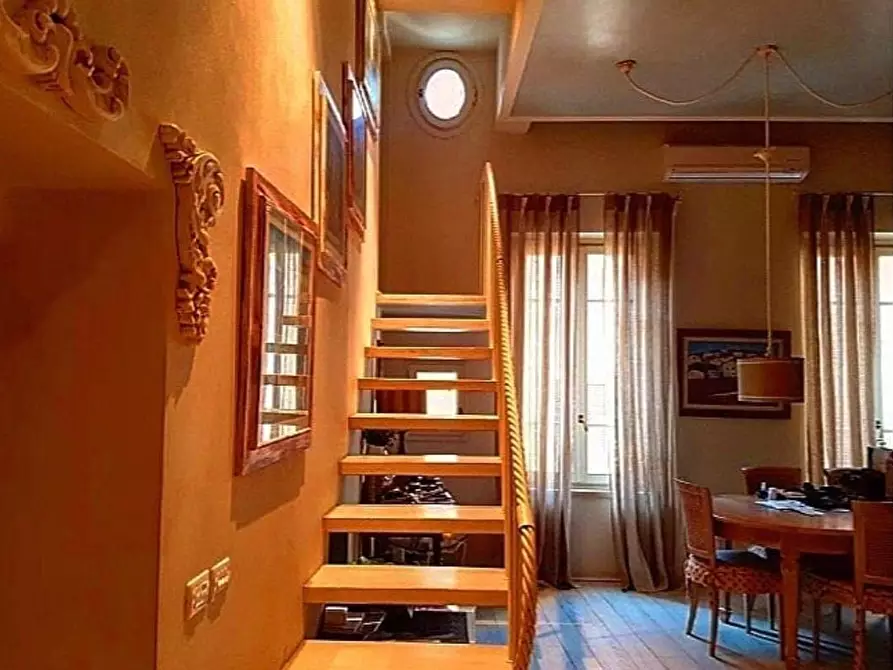 Immagine 4 di Appartamento in vendita  a Siena