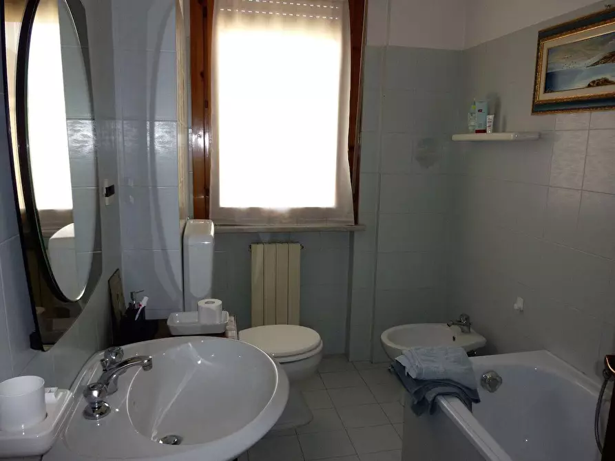 Immagine 11 di Appartamento in vendita  a Massa