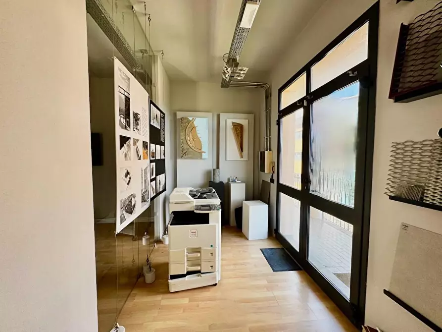 Immagine 29 di Ufficio in affitto  a San Giuliano Terme