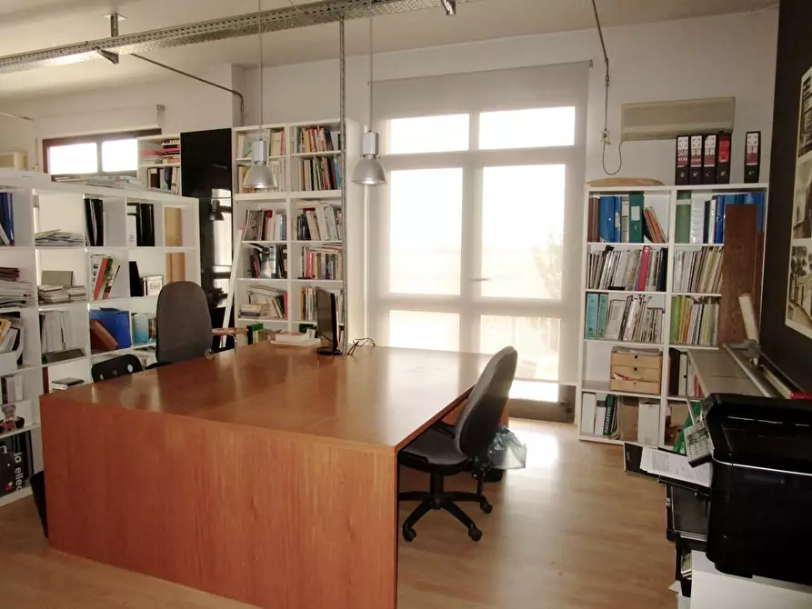 Immagine 10 di Ufficio in affitto  a San Giuliano Terme