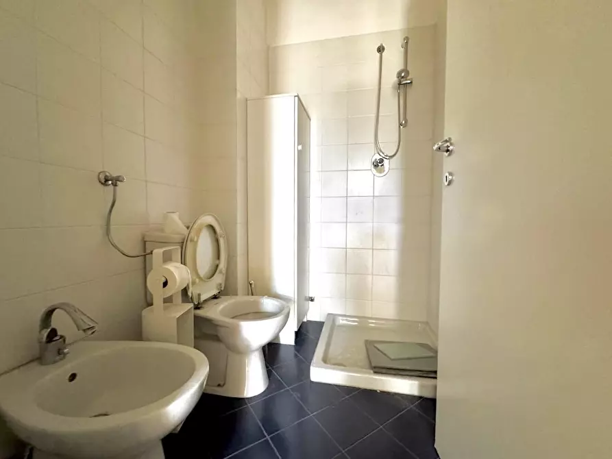 Immagine 28 di Ufficio in affitto  a San Giuliano Terme