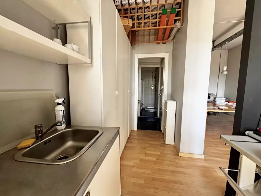 Immagine 19 di Ufficio in affitto  a San Giuliano Terme