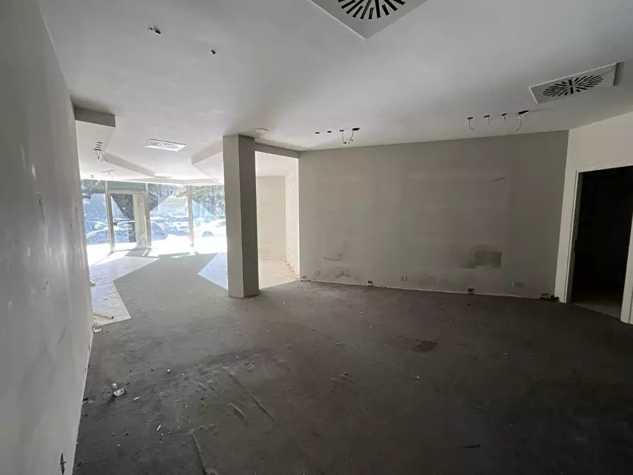 Immagine 7 di Locale commerciale in vendita  a Poggibonsi