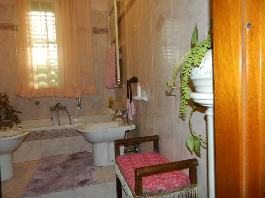 Immagine 11 di Appartamento in vendita  a Ortonovo