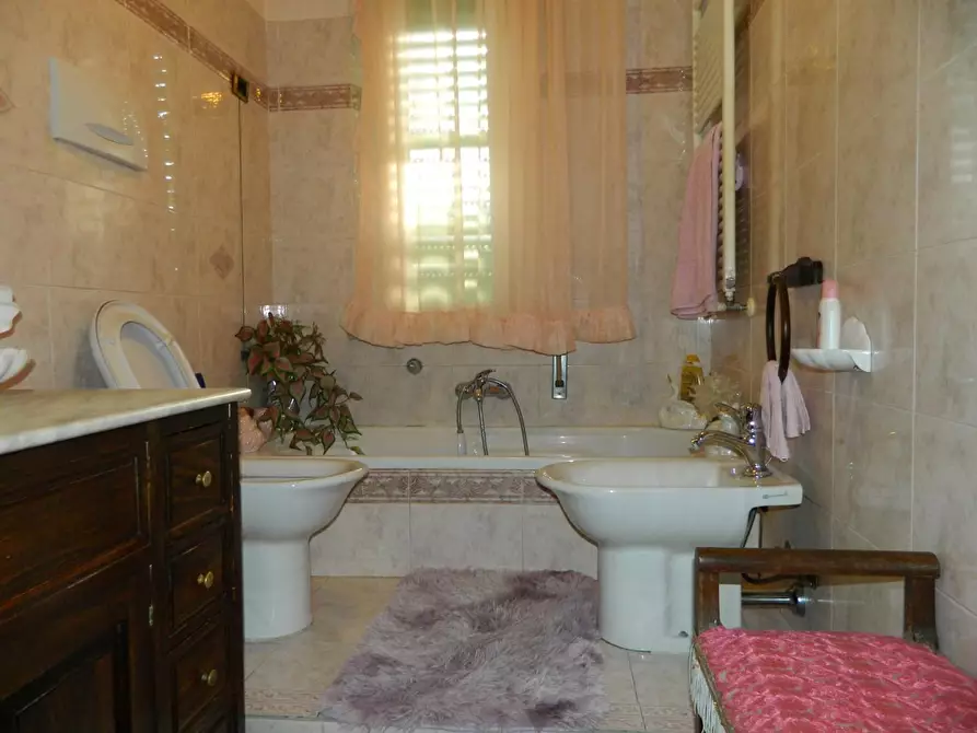 Immagine 10 di Appartamento in vendita  a Ortonovo