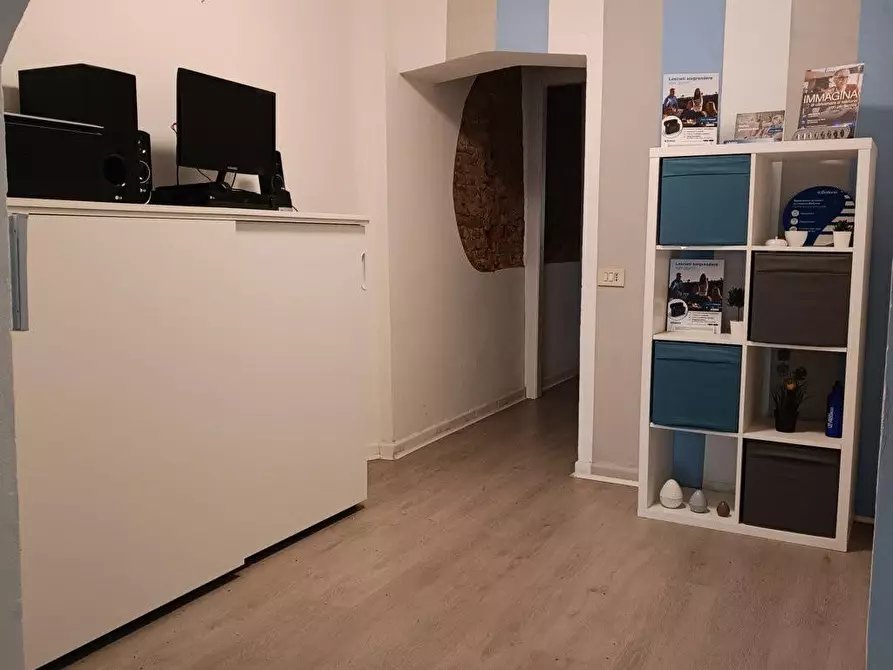 Immagine 17 di Locale commerciale in affitto  a Pisa