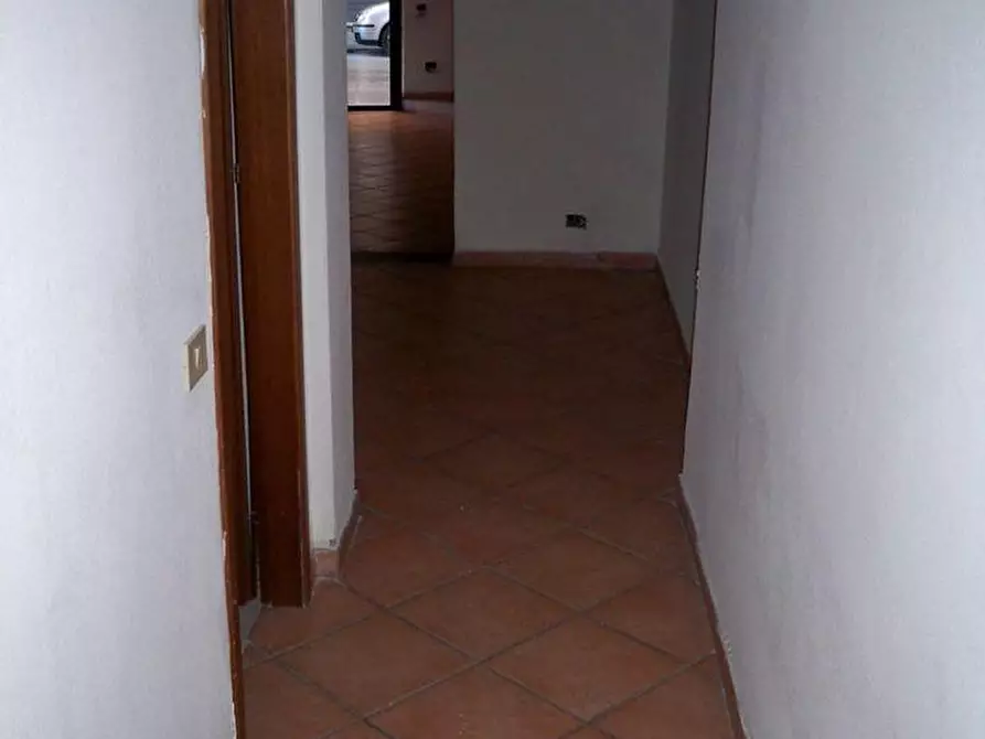 Immagine 10 di Locale commerciale in affitto  a Pisa