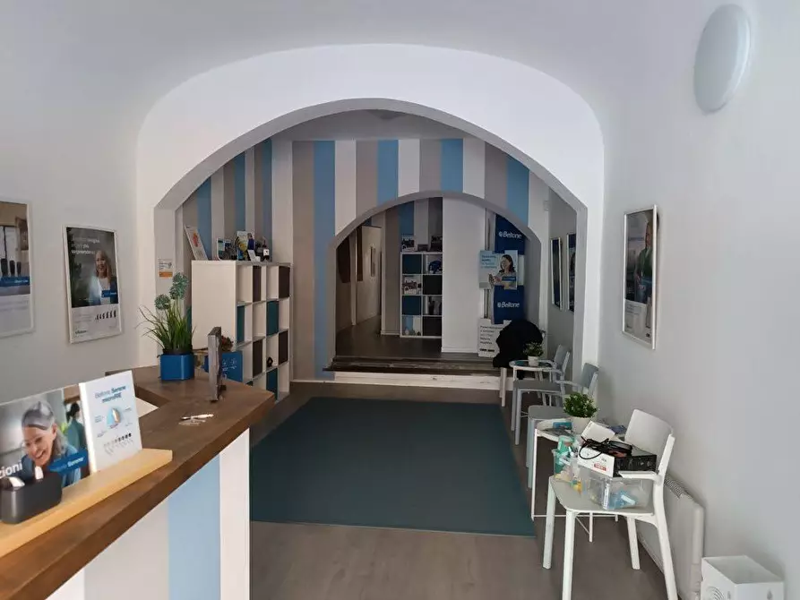 Immagine 14 di Locale commerciale in affitto  a Pisa