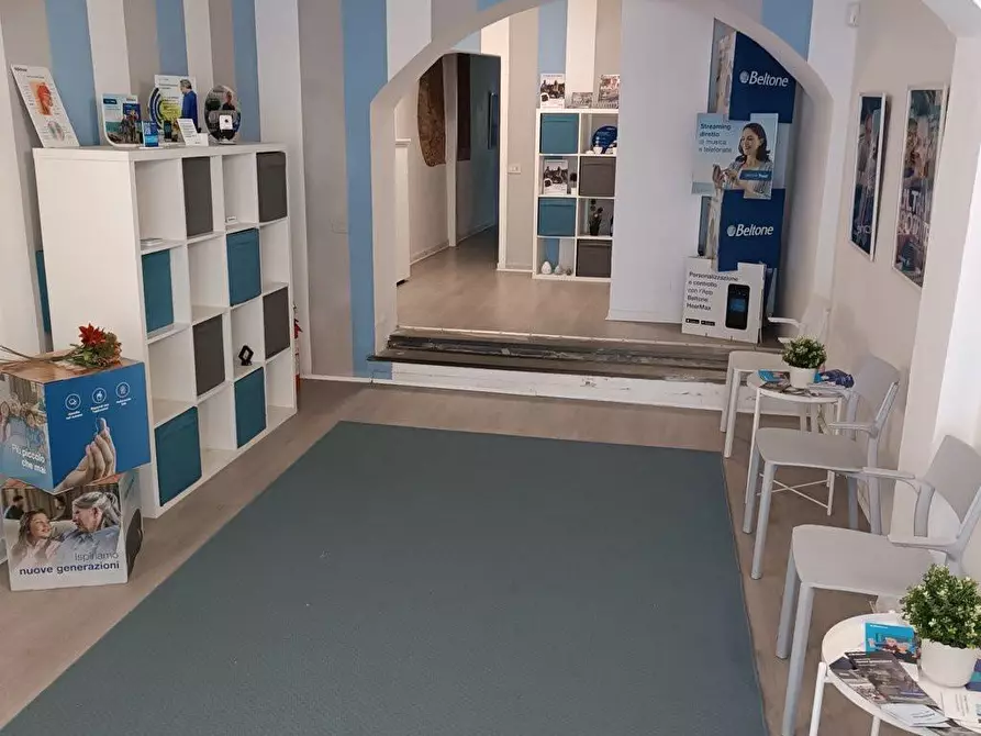 Immagine 15 di Locale commerciale in affitto  a Pisa